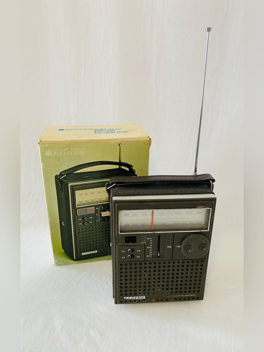 Portable AM/FM Radio in Dark Brown with Telescoping Antenna 1974